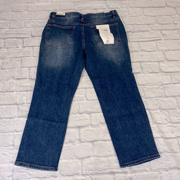 Almost Famous Vintage Mom Jeans Distressed Sz 13 Medium wash denim Stretch NWT - Picture 2 of 12